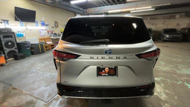 Certified 2022 Toyota Sienna XSE image 11