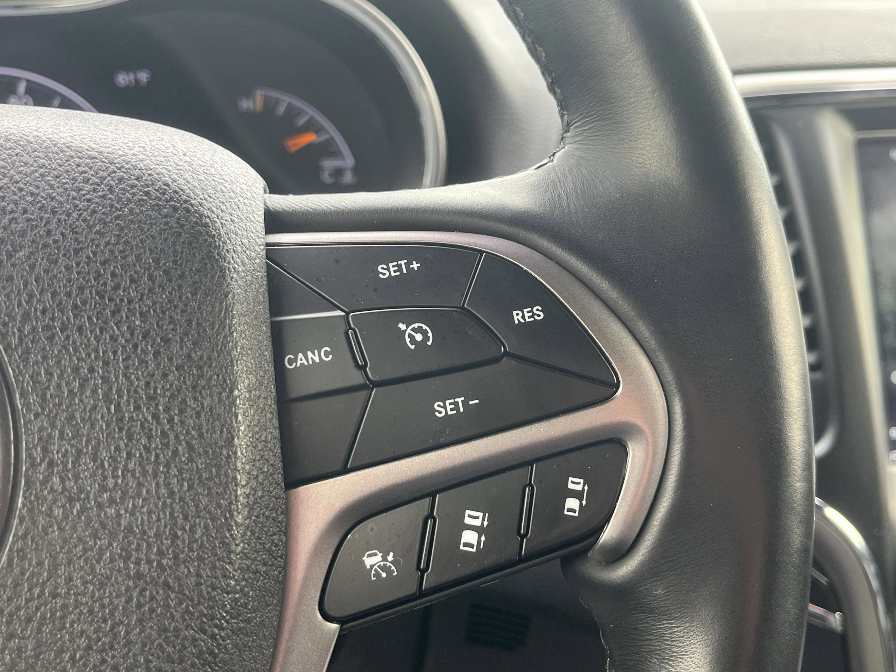 Used 2018 Jeep Grand Cherokee Limited AWD/4WD image 15