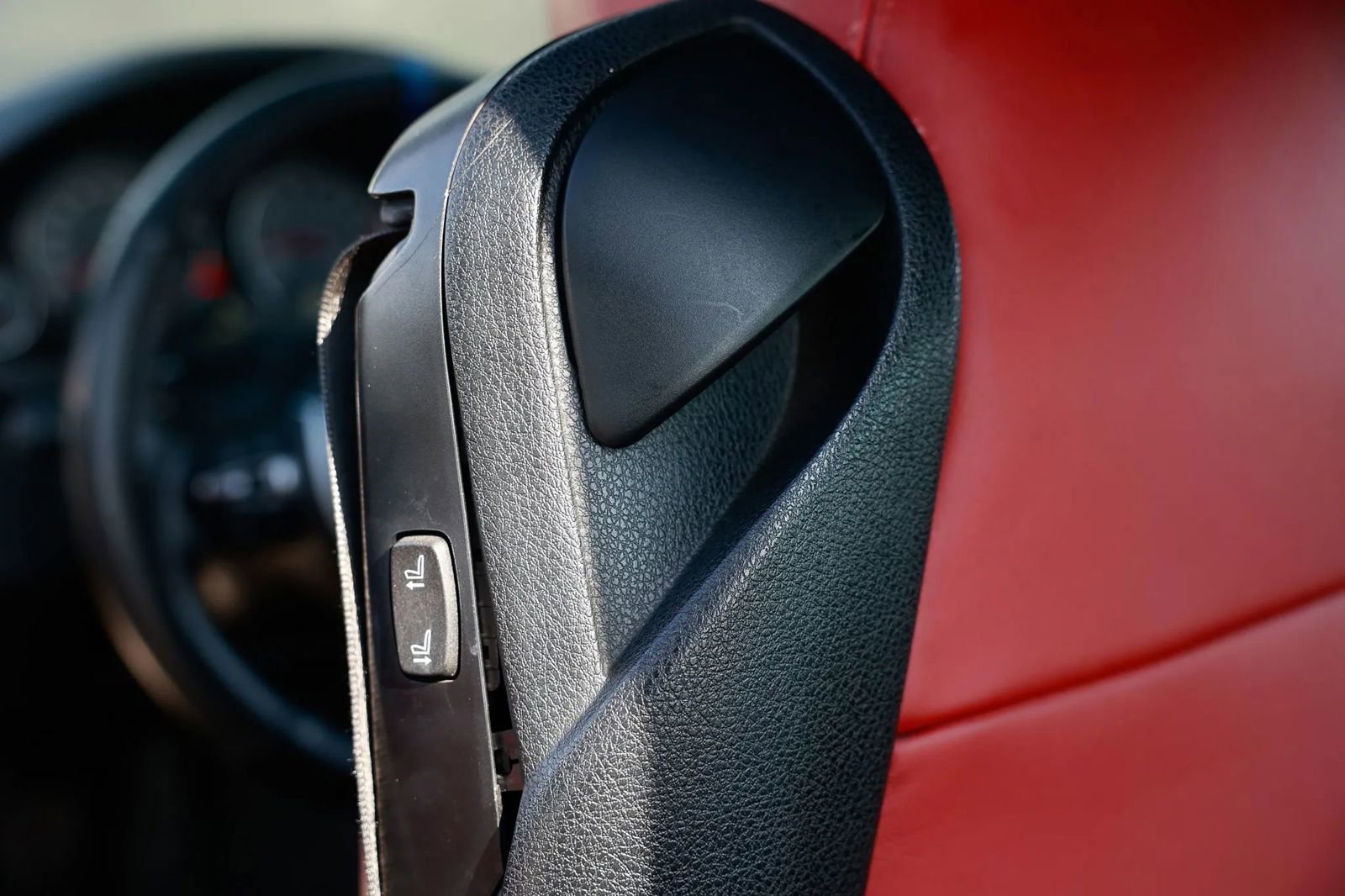 Used 2015 BMW M4 Convertible image 25