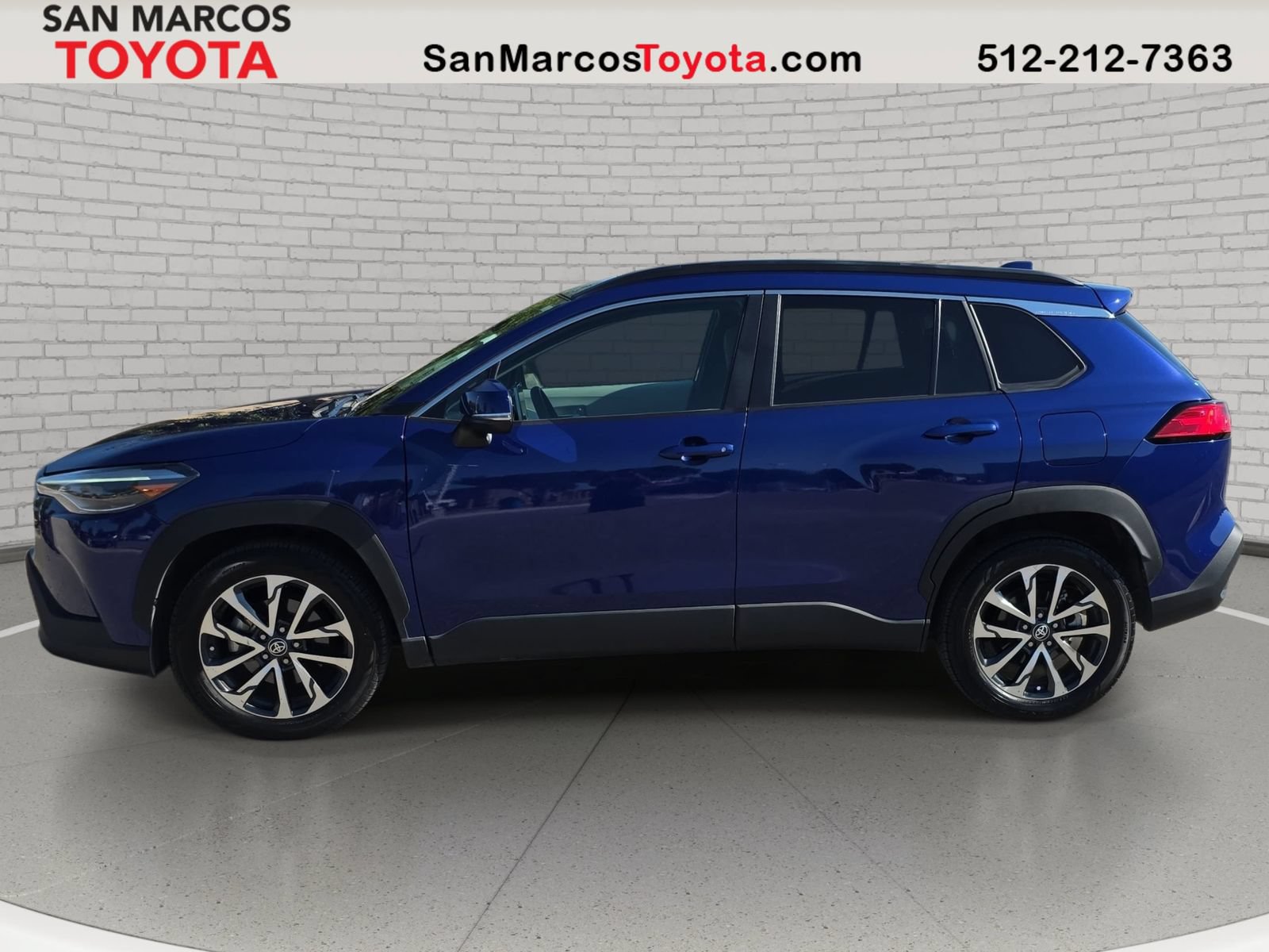 Used 2023 Toyota Corolla Cross XLE w/ Convenience Package AWD/4WD image 9