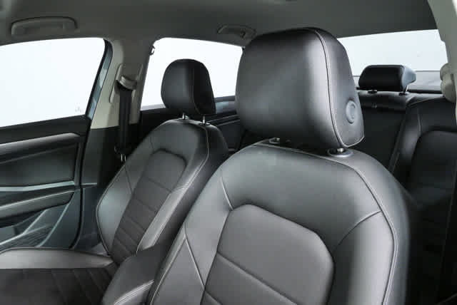 Used 2024 Volkswagen Jetta SE FWD image 11