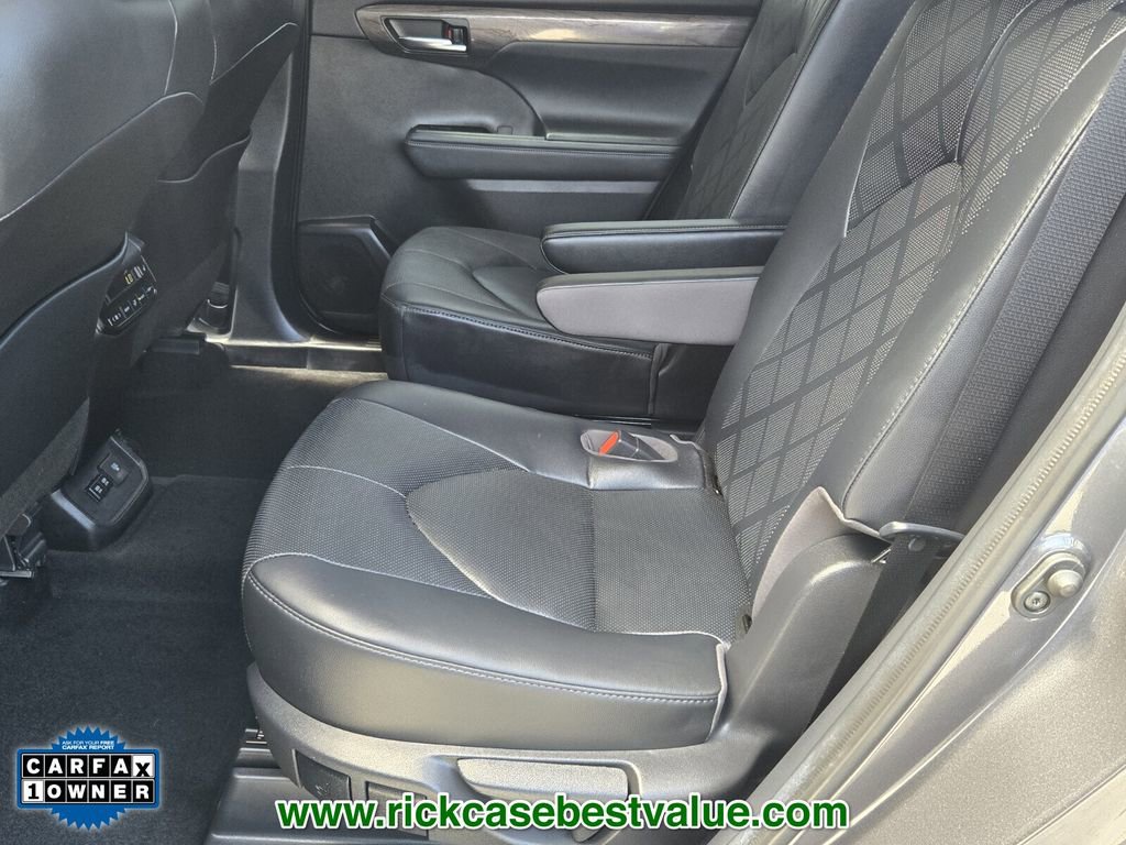 Used 2021 Toyota Highlander Platinum FWD image 13