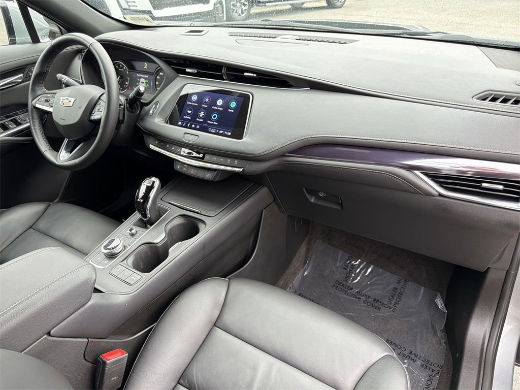 Certified 2023 Cadillac XT4 Luxury w/ Cold Weather Package image 34