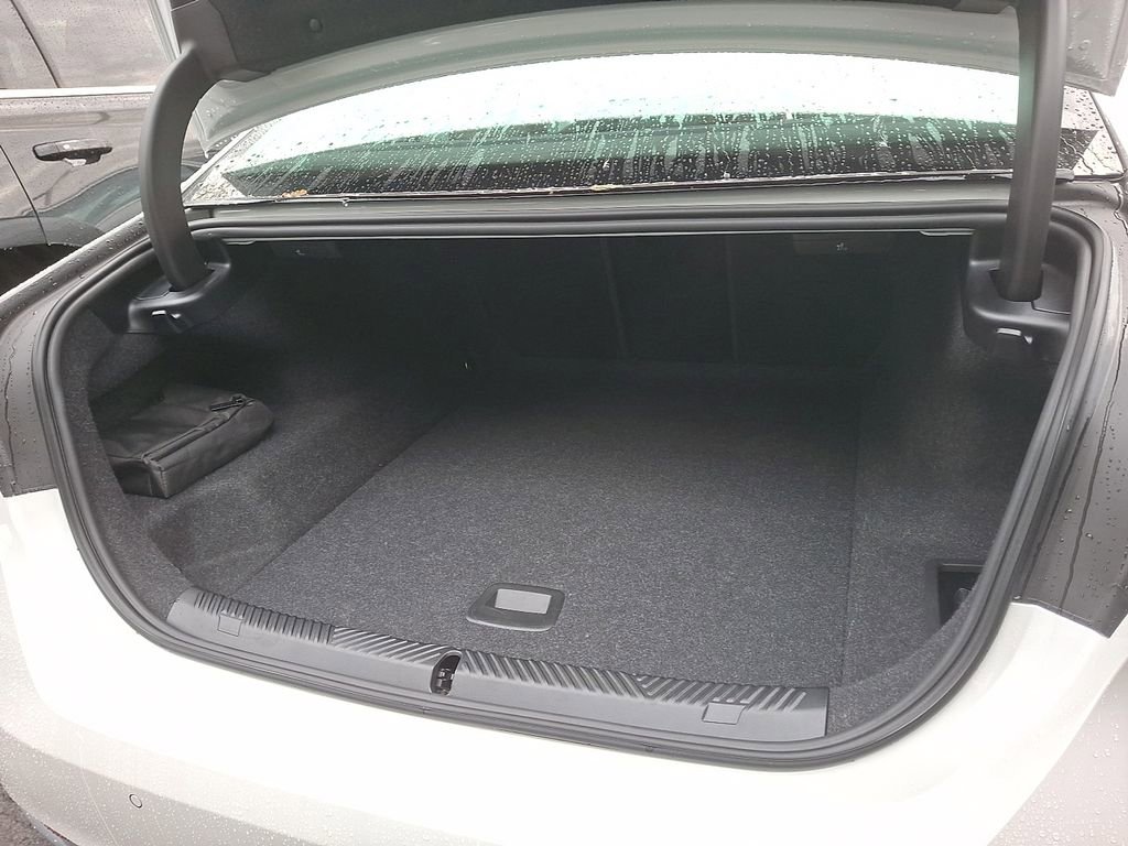 Used 2025 BMW i5 xDrive40 w/ Executive Package image 26