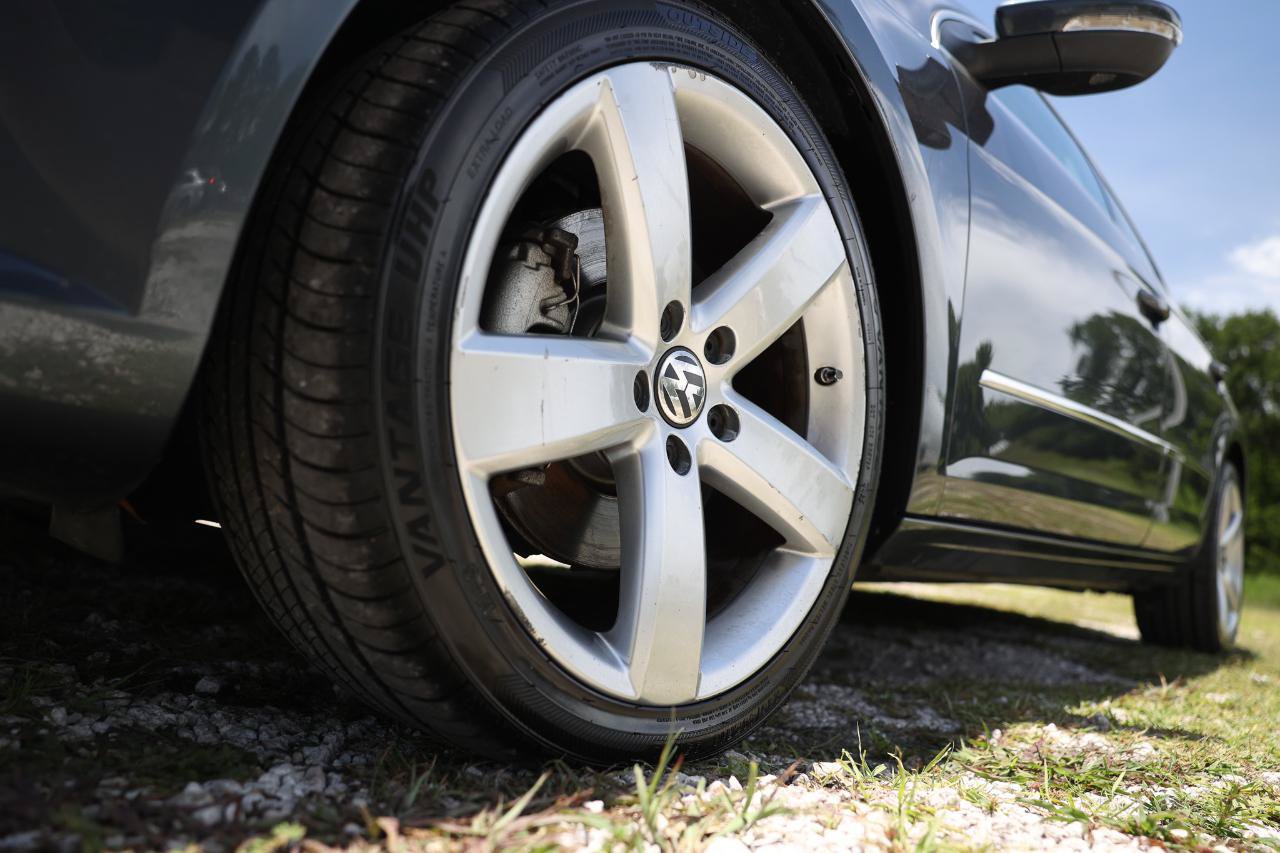 Used 2012 Volkswagen CC Lux FWD image 30