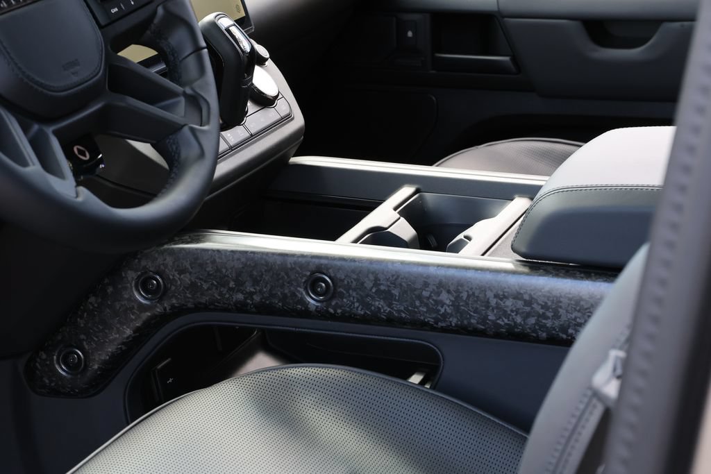 New 2026 Land Rover Defender 110 OCTA AWD/4WD image 24
