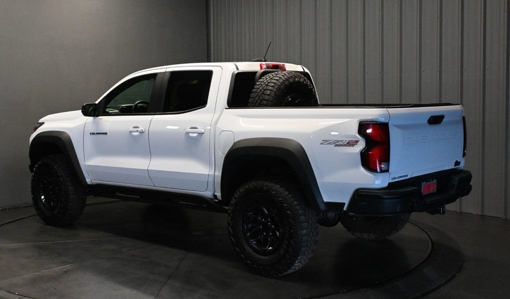 Used 2024 Chevrolet Colorado ZR2 AWD/4WD image 7