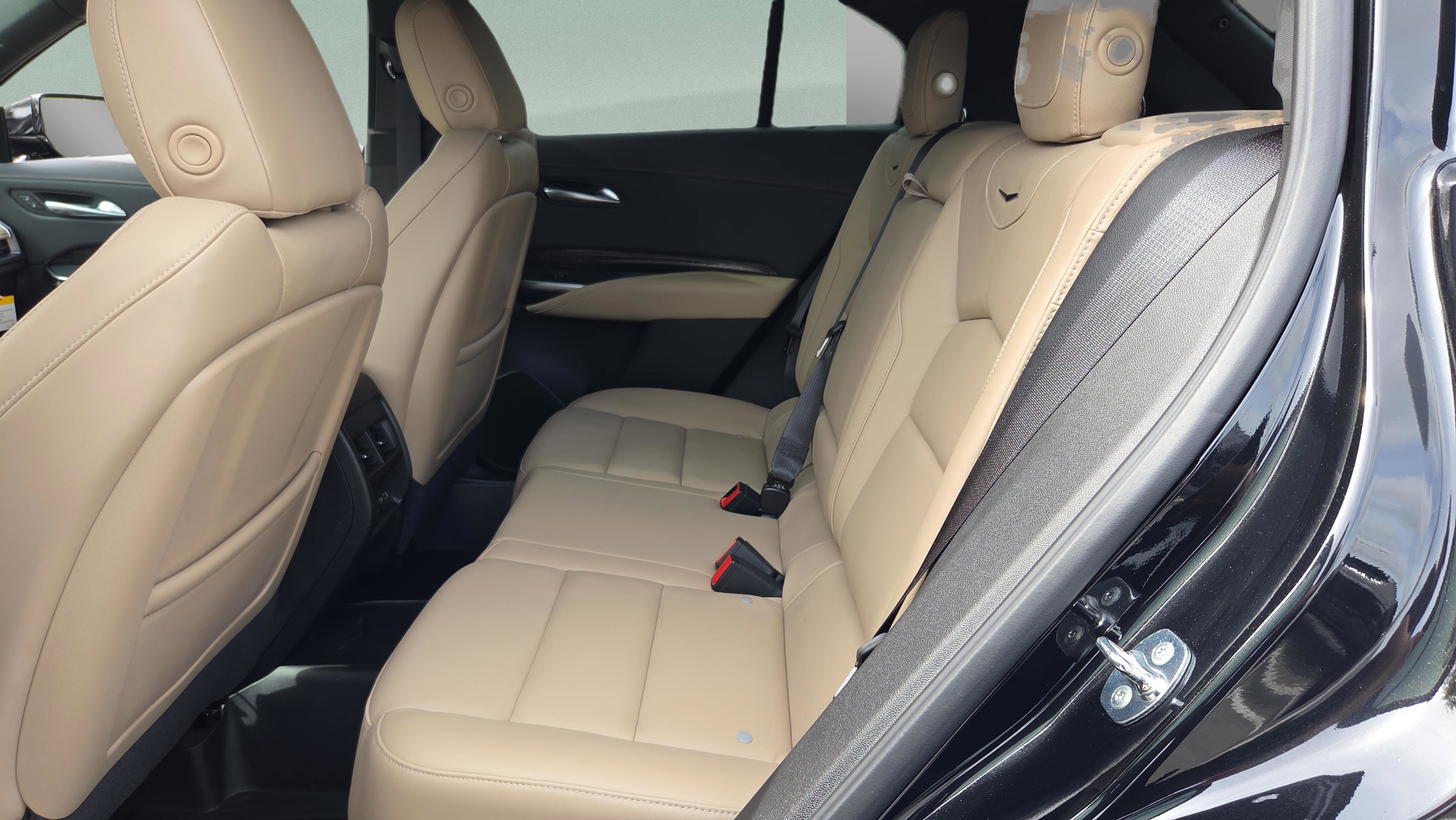 Used 2024 Cadillac XT4 Premium Luxury w/ Cold Weather Package image 33