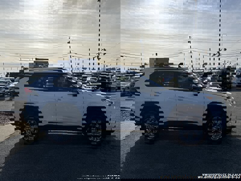 Used 2022 Toyota RAV4 LE image 4