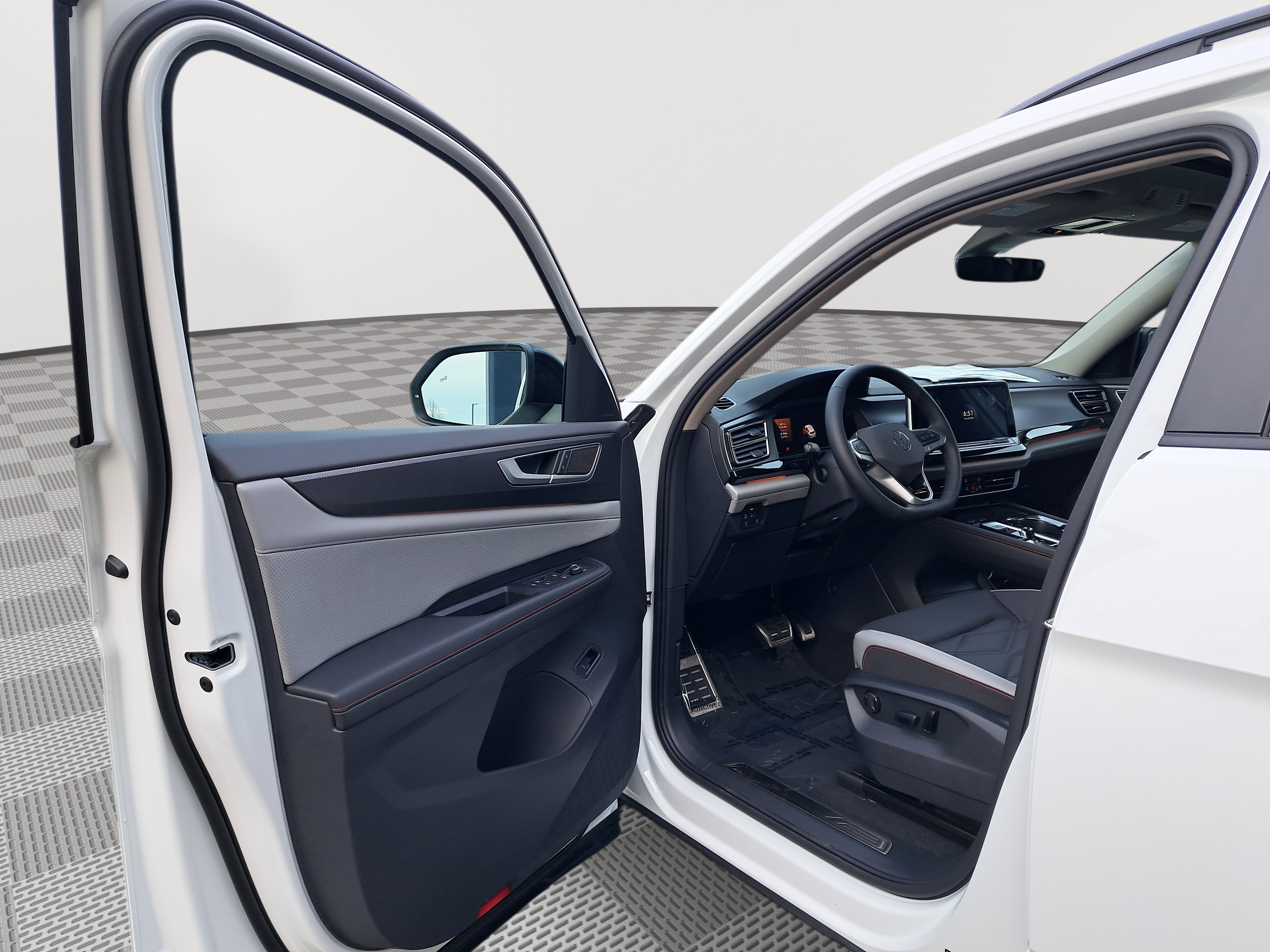 New 2025 Volkswagen Atlas Peak Edition SE image 11