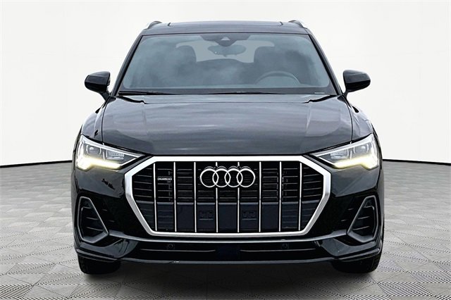 Used 2025 Audi Q3 2.0T Premium w/ Convenience Package image 3