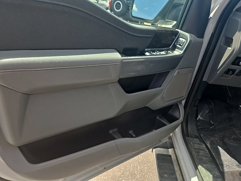 Used 2023 Ford F150 Lariat AWD/4WD image 9