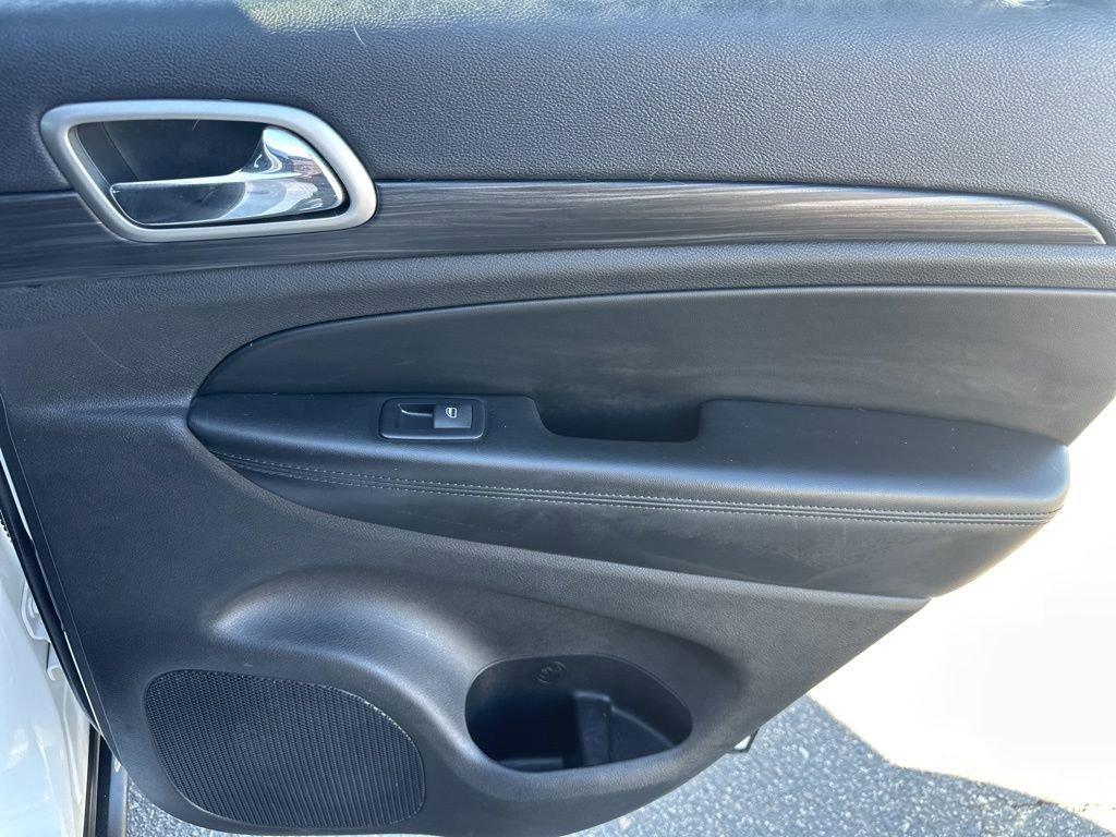 Used 2019 Jeep Grand Cherokee Laredo image 27