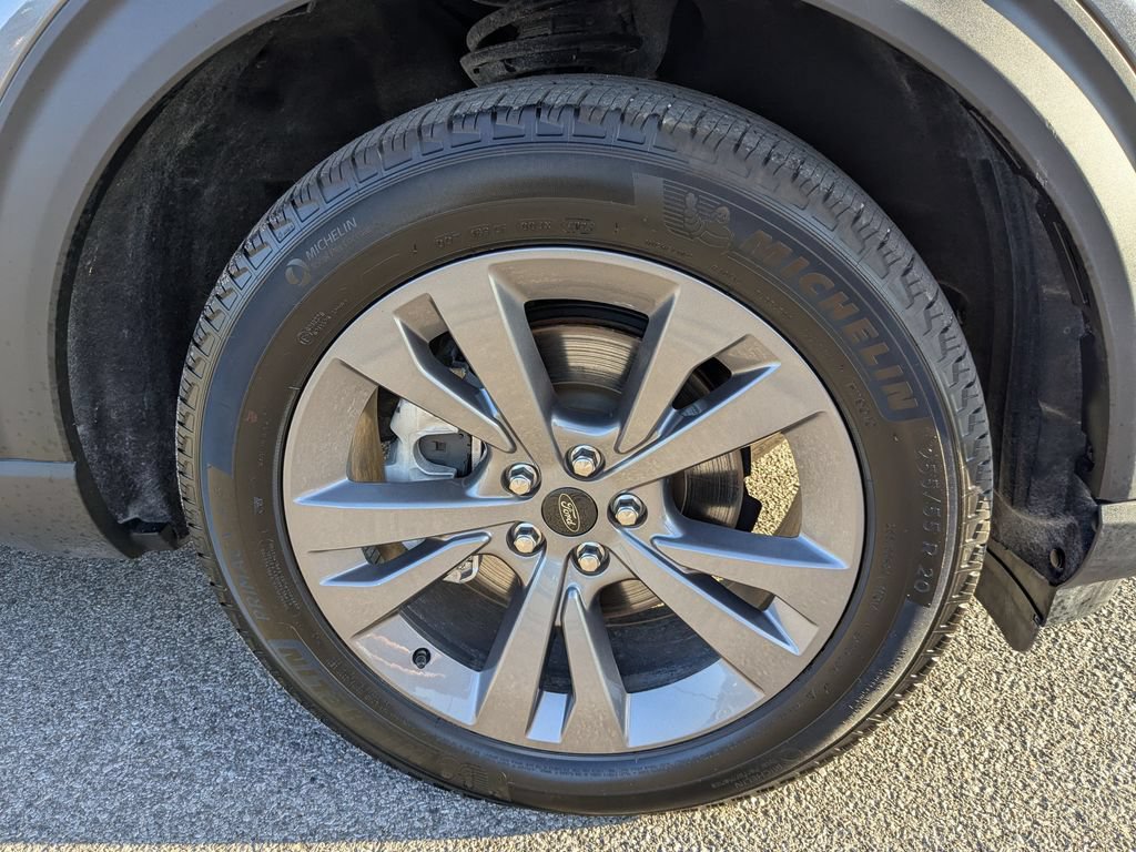 Used 2023 Ford Explorer XLT w/ Equipment Group 202A AWD/4WD image 13