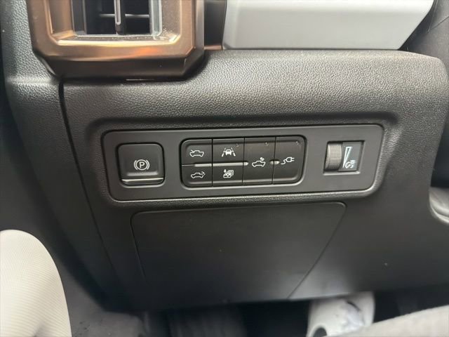 Used 2024 GMC Hummer EV 2X image 40