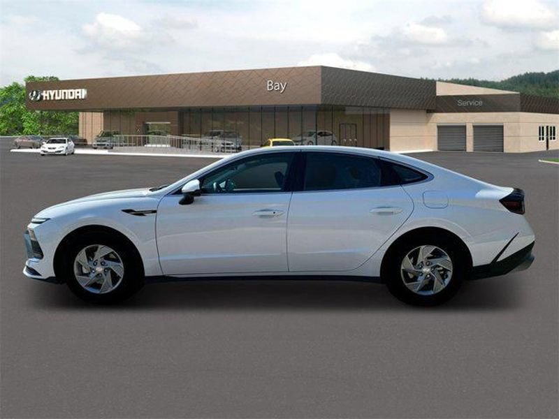 New 2025 Hyundai Sonata SE FWD image 3