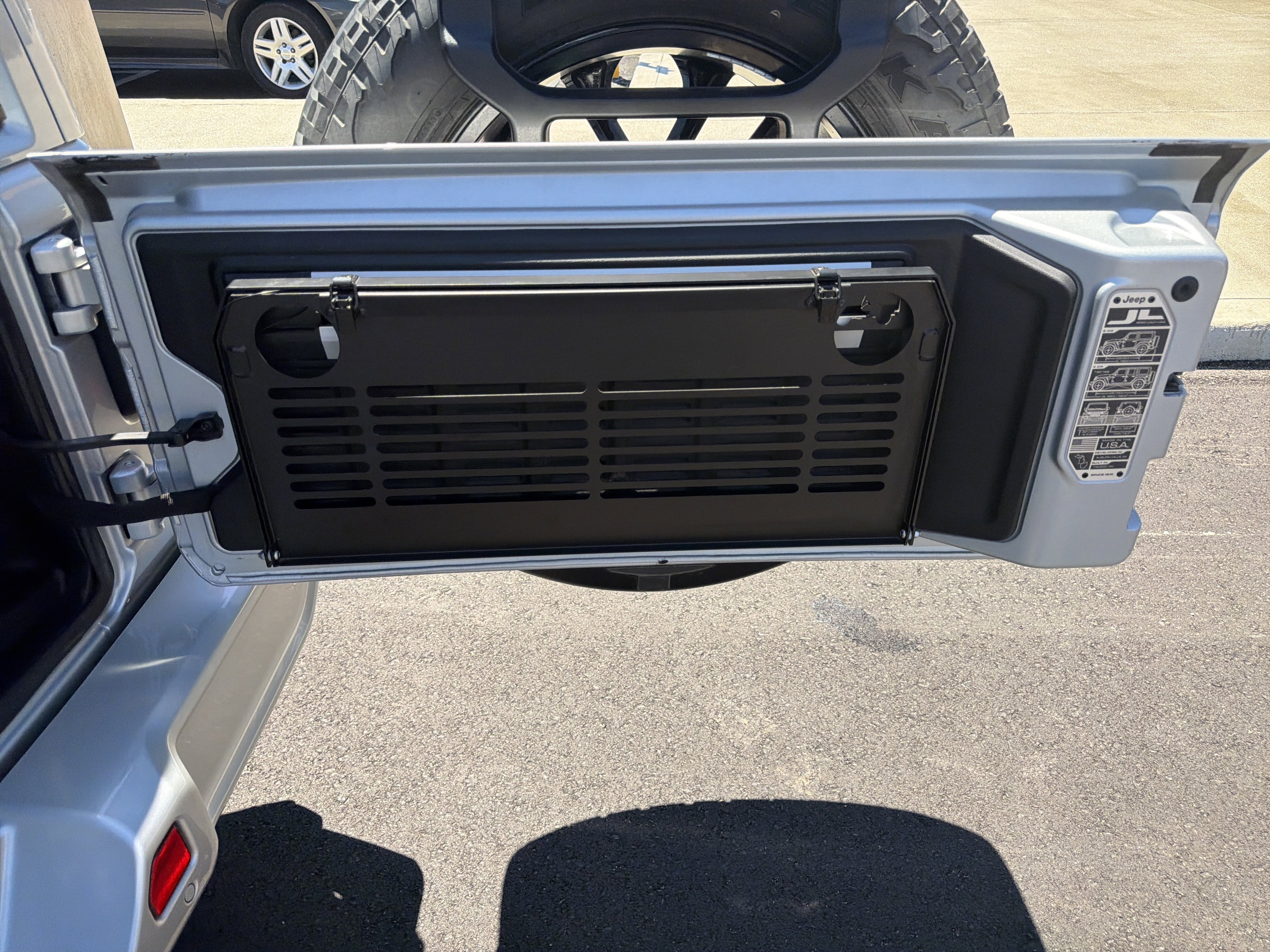 Used 2023 Jeep Wrangler Unlimited Sahara AWD/4WD image 24