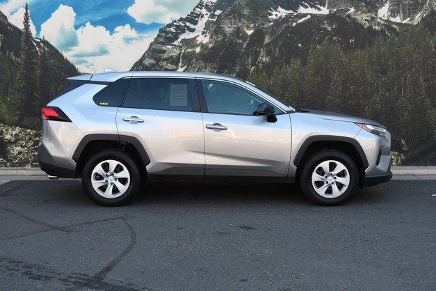 Used 2024 Toyota RAV4 LE AWD/4WD image 2