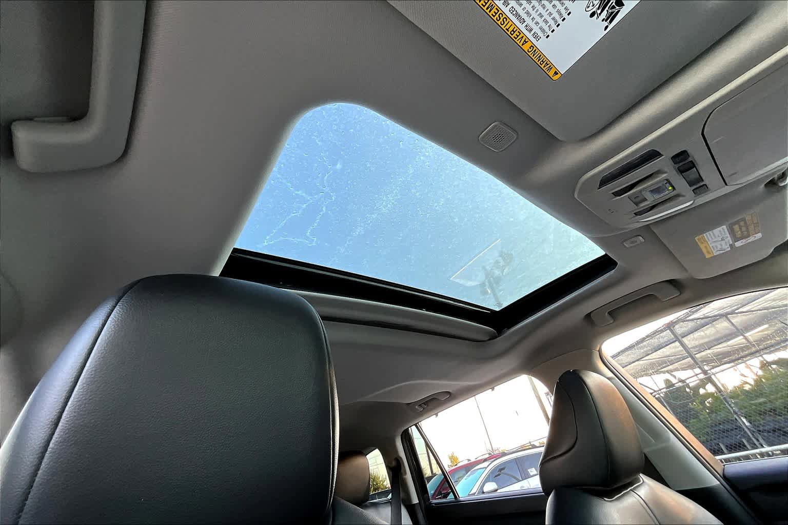 Used 2023 Toyota Highlander XLE FWD image 14