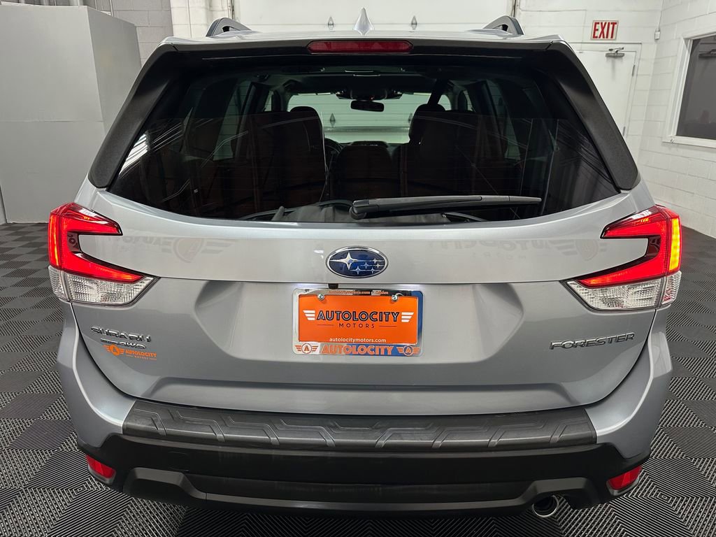 Used 2022 Subaru Forester Limited AWD/4WD image 9