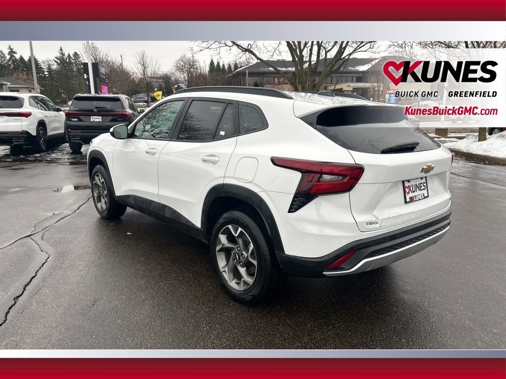 Used 2025 Chevrolet Trax LT image 8