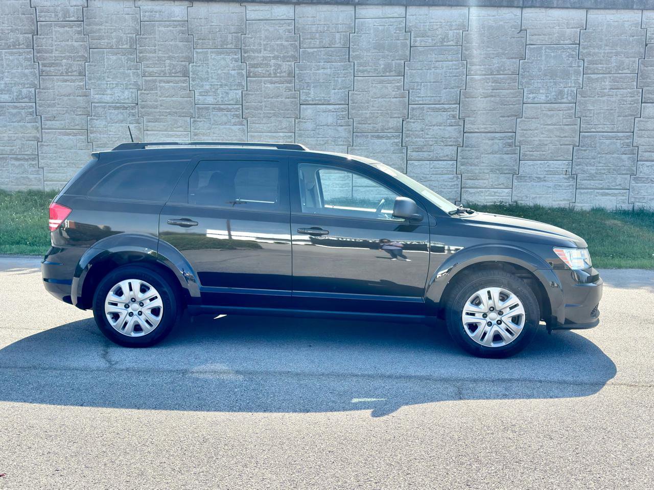 Used 2019 Dodge Journey SE image 2