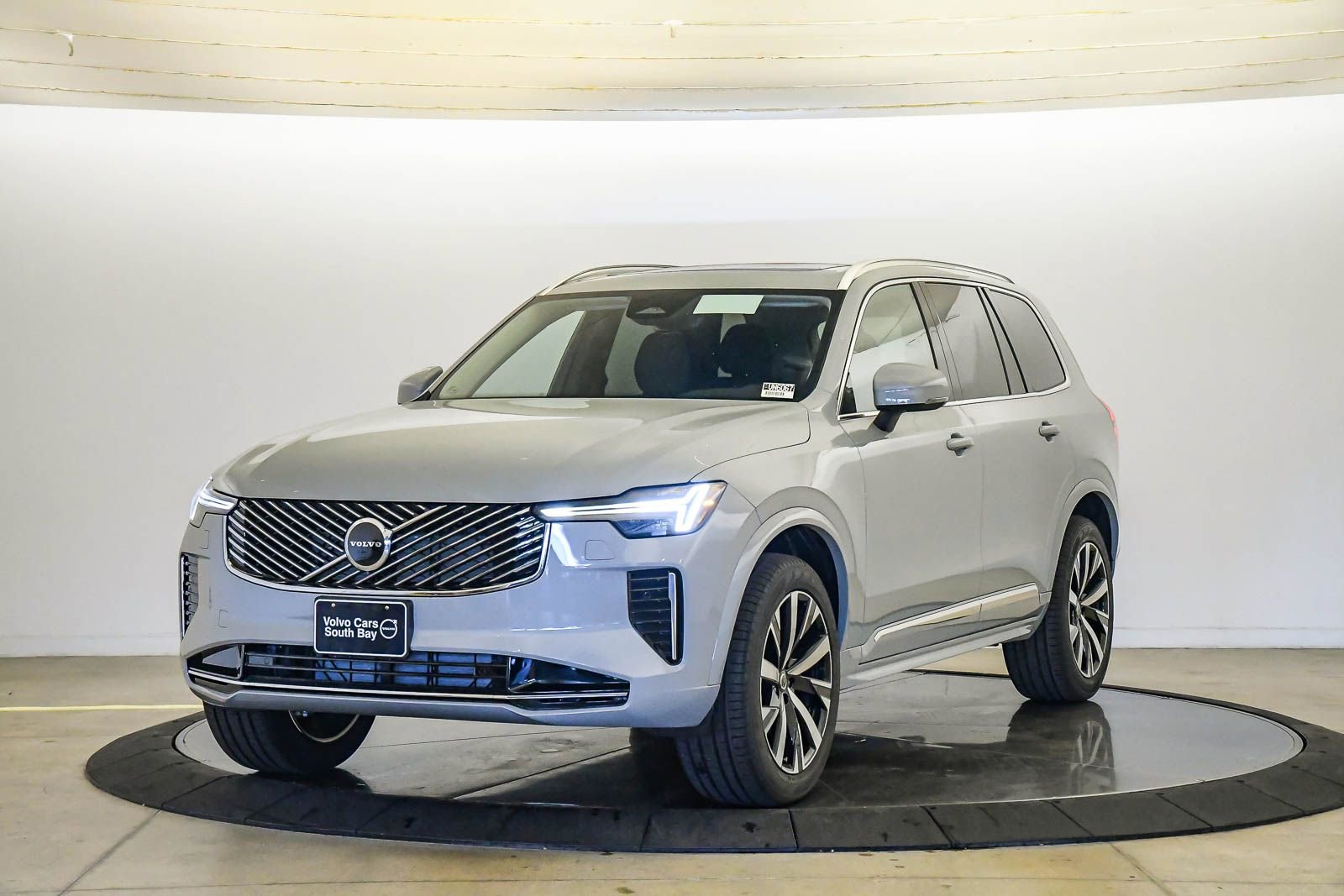 New 2026 Volvo XC90 B5 Core AWD/4WD image 1