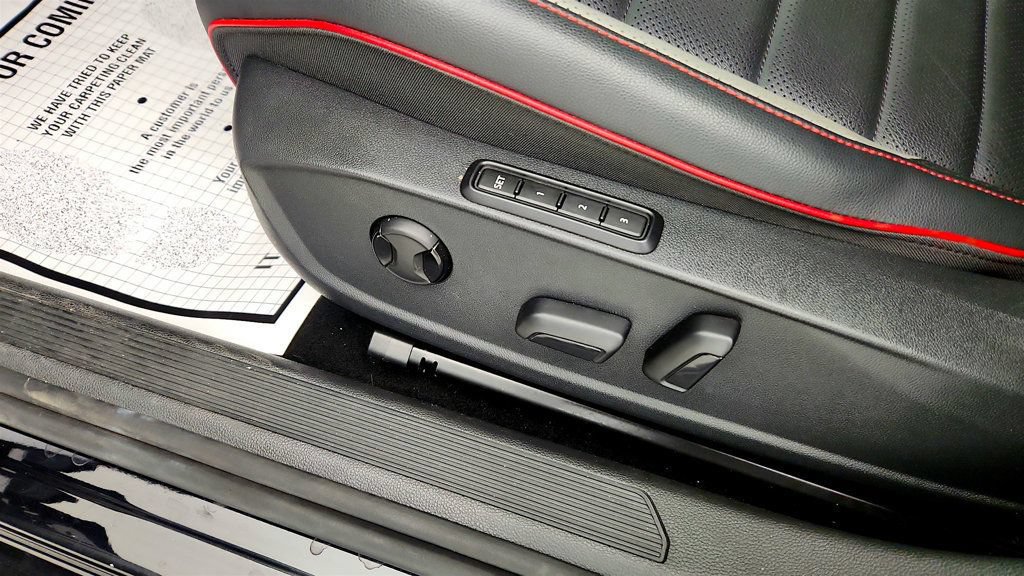 Used 2022 Volkswagen GTI SE FWD image 12