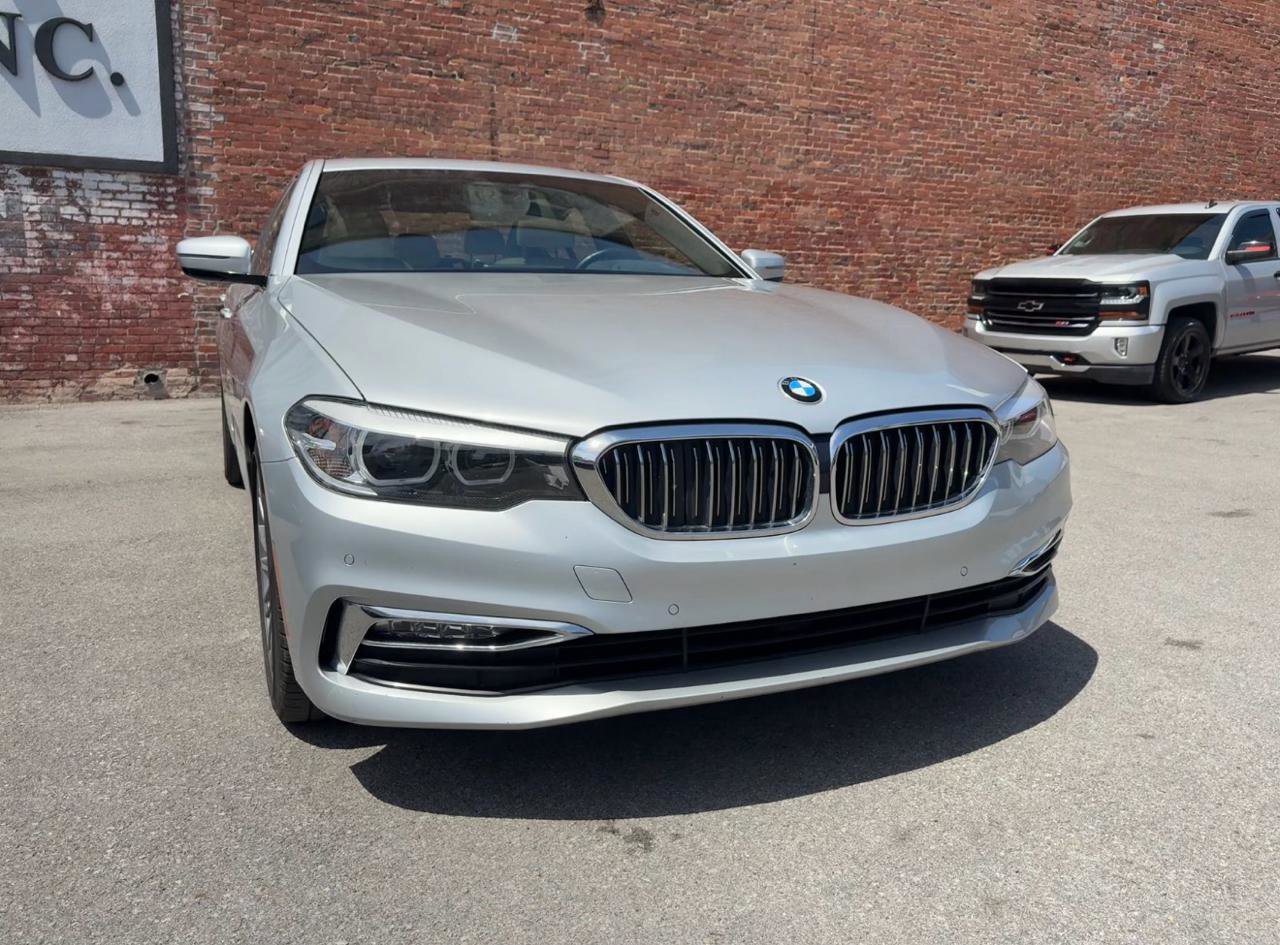 Used 2018 BMW 530i xDrive w/ Premium Package AWD/4WD image 2