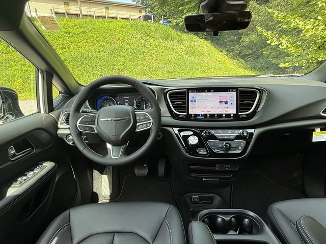 New 2026 Chrysler Voyager LX image 11