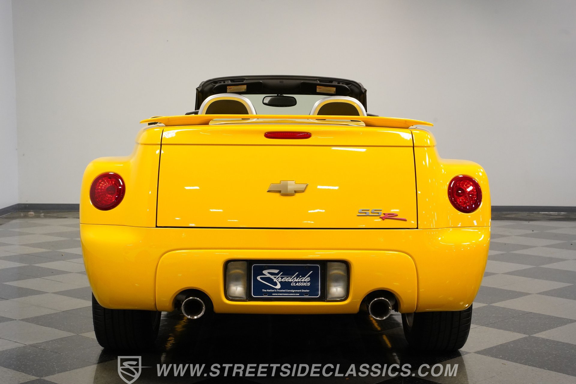 Used 2004 Chevrolet SSR w/ Preferred Equipment Group RWD image 11
