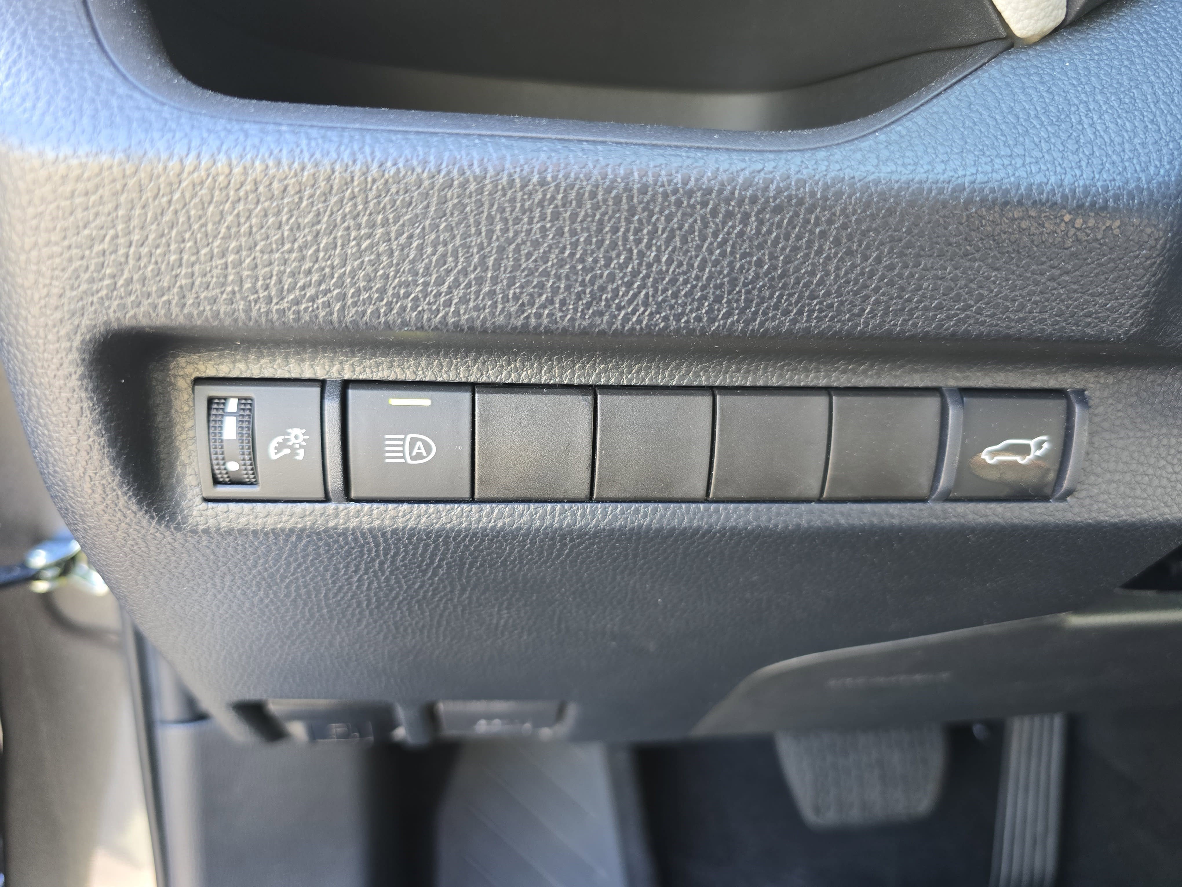 Used 2023 Toyota RAV4 XLE w/ Convenience Package FWD image 27