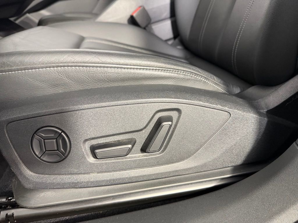 Used 2024 Audi Q4 e-tron Prestige AWD/4WD image 24