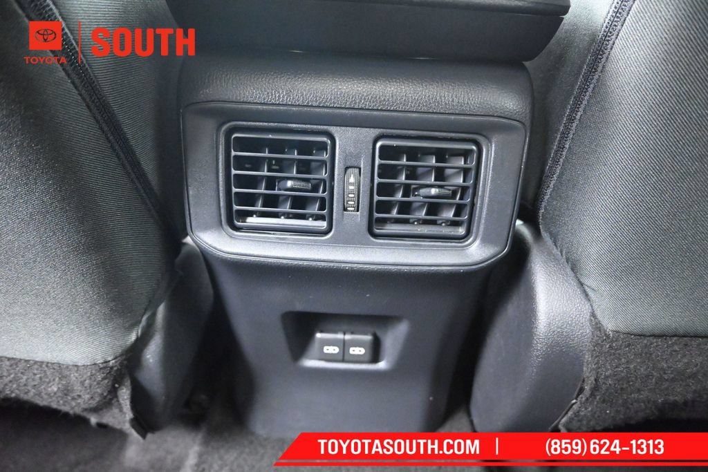 Used 2025 Toyota RAV4 XLE AWD/4WD image 24