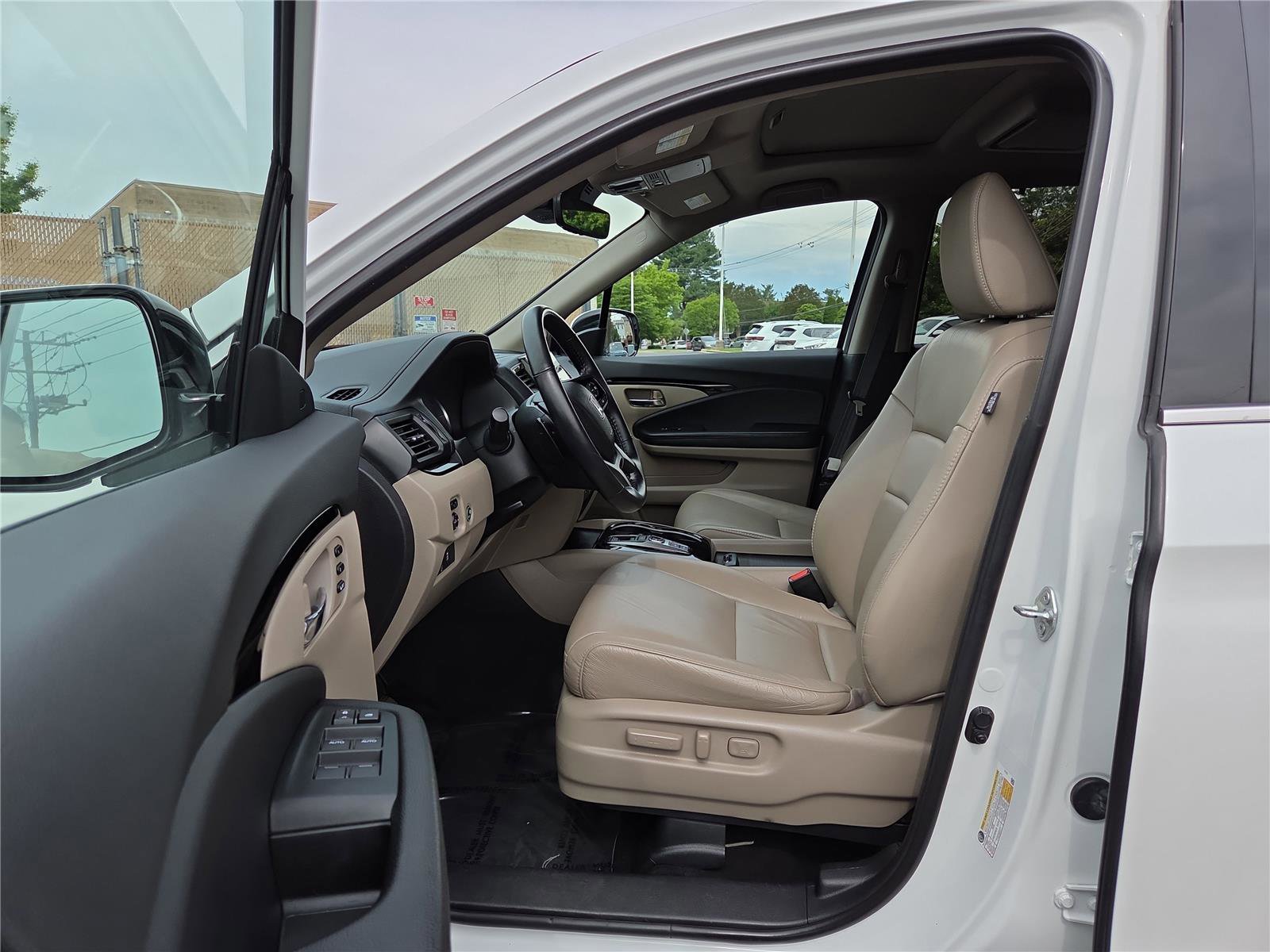 Used 2021 Honda Pilot Touring image 12