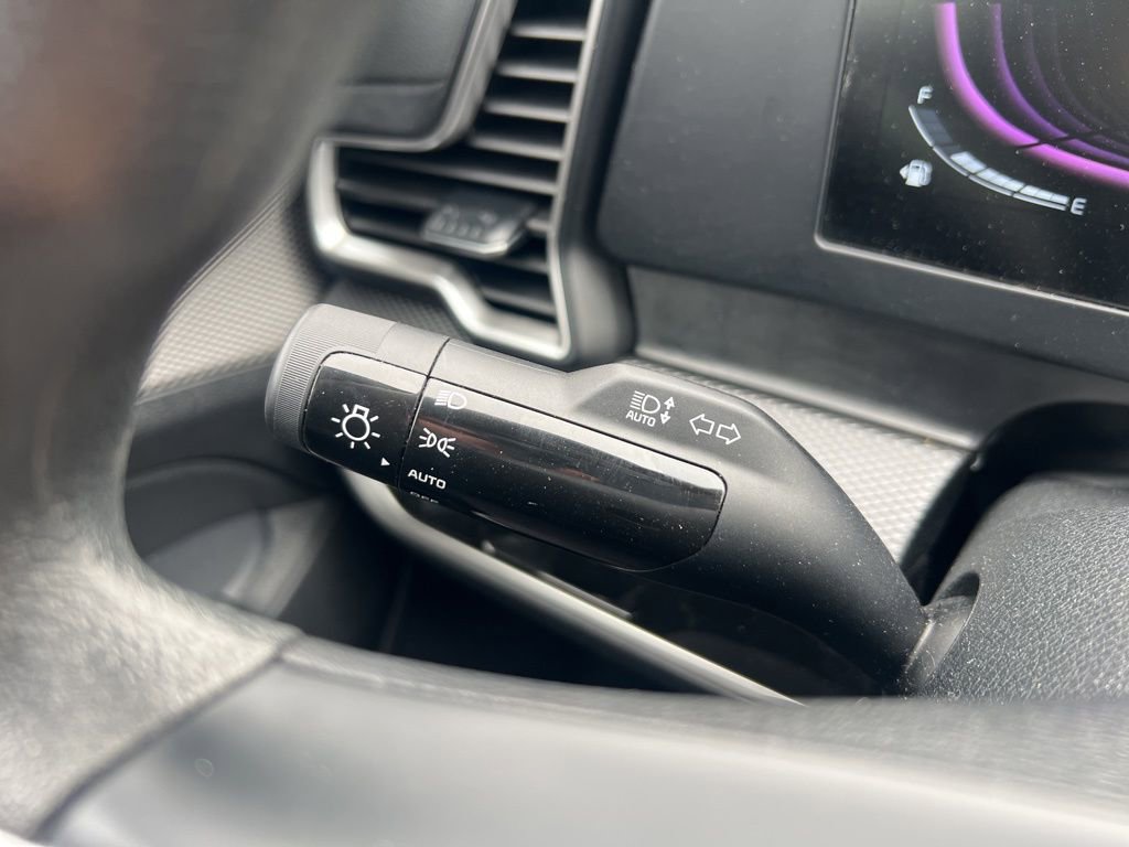 Used 2025 Kia Sportage LX image 14