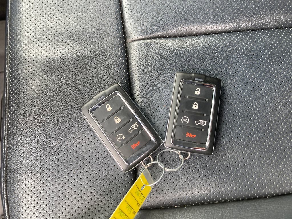 Used 2023 Jeep Grand Cherokee Limited w/ Luxury Tech Group II image 33