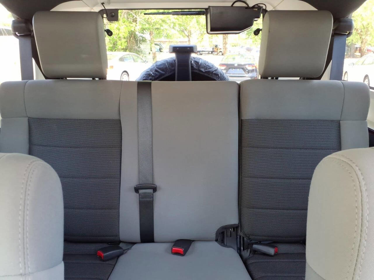 Used 2010 Jeep Wrangler Unlimited Sahara w/ Dual Top Group AWD/4WD image 13