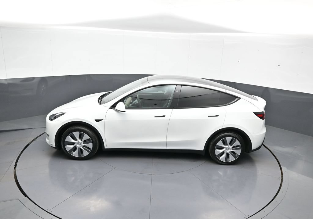 Used 2024 Tesla Model Y Long Range AWD/4WD image 41