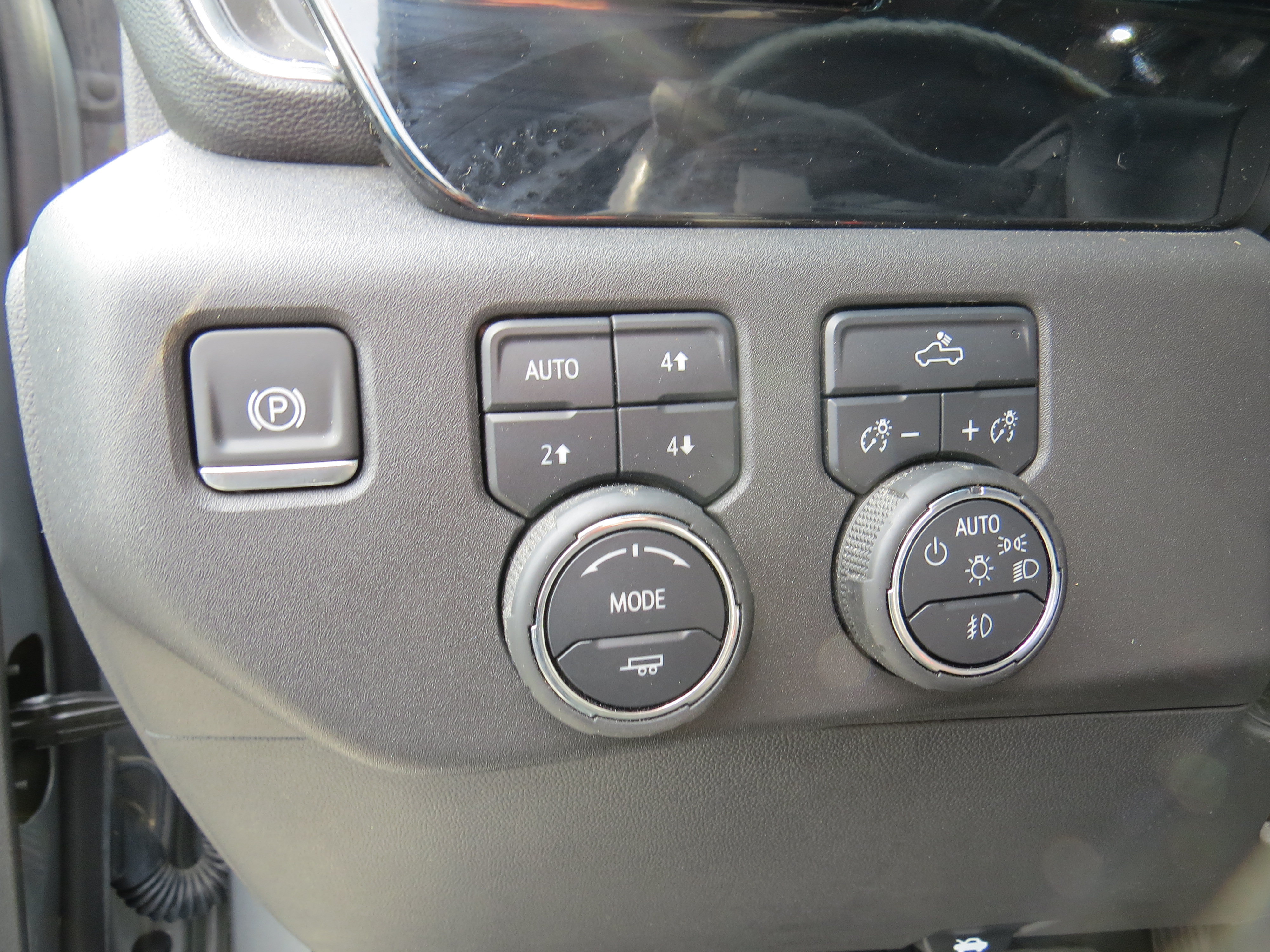 Used 2025 Chevrolet Silverado 1500 LT Trail Boss w/ Convenience Package II AWD/4WD image 35