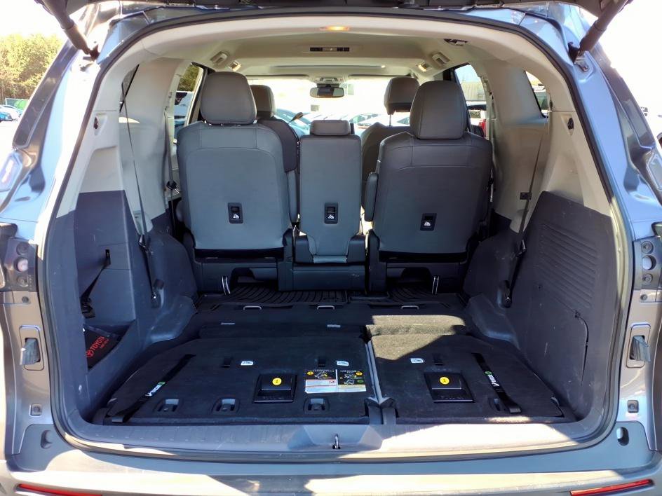 Certified 2023 Toyota Sienna XLE image 11