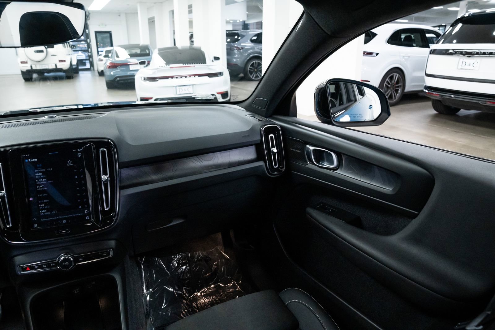 Used 2023 Volvo C40 P8 Recharge Ultimate image 10