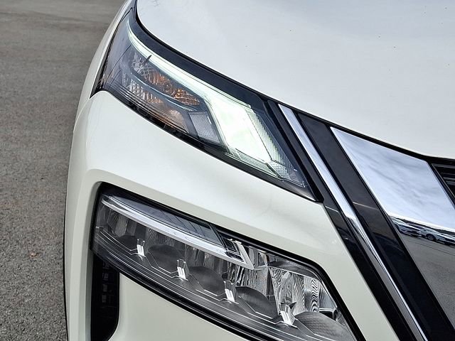 Used 2023 Nissan Rogue SL w/ SL Premium Package image 28