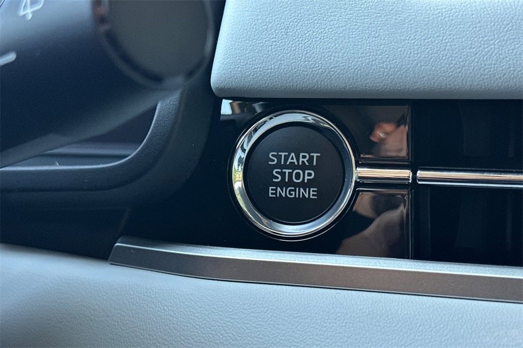 New 2025 Mitsubishi Outlander SE image 23