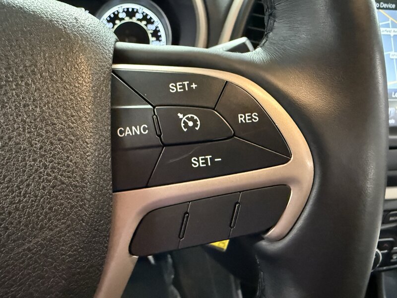 Used 2015 Jeep Cherokee Latitude w/ Cold Weather Group AWD/4WD image 29