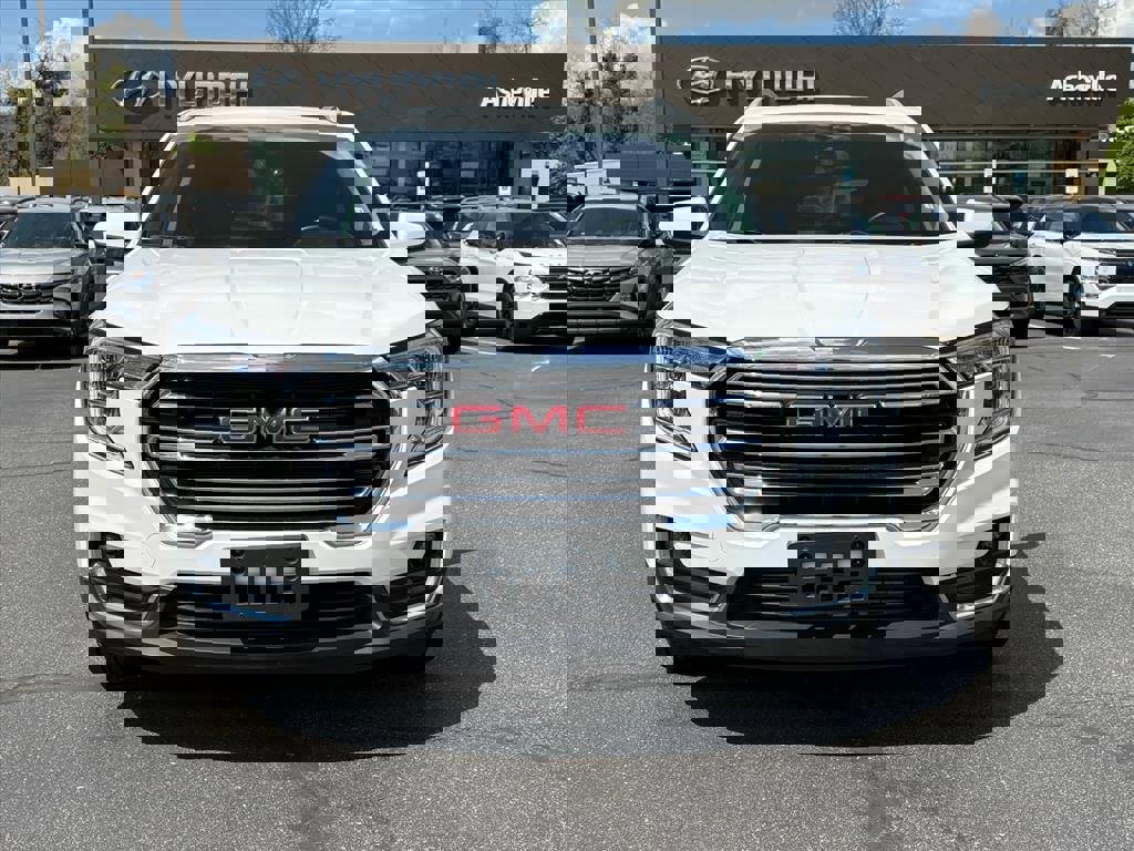 Used 2023 GMC Terrain SLT image 2