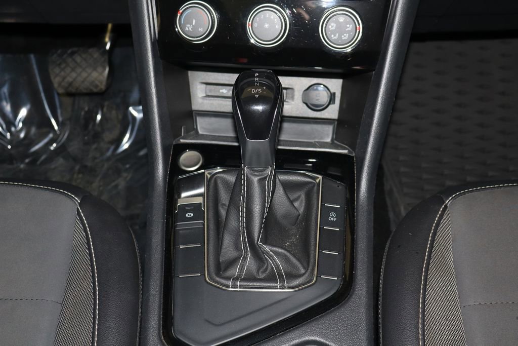 Used 2023 Volkswagen Taos SE w/ Panoramic Sunroof Package image 13