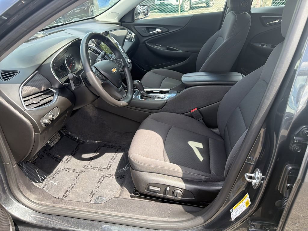 Used 2017 Chevrolet Malibu LT w/ Driver Confidence Package FWD image 11