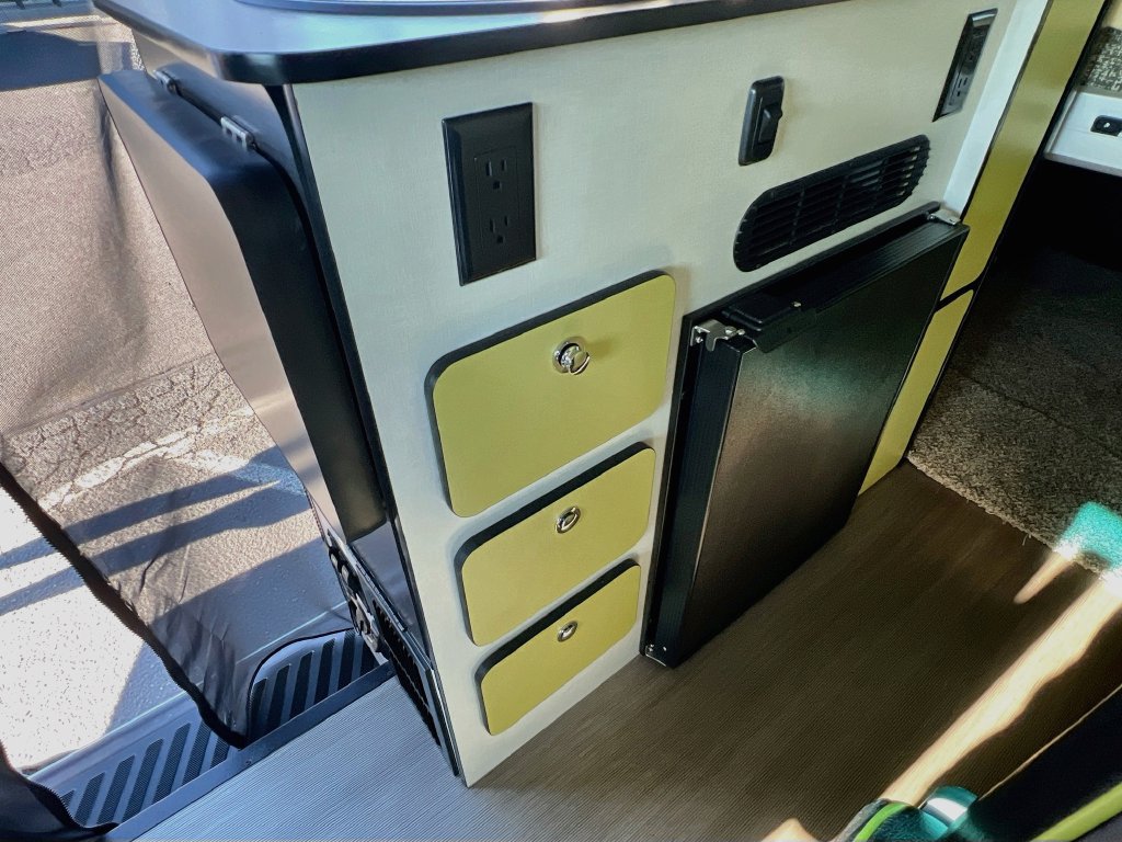 Used 2018 Mercedes-Benz Sprinter 2500 image 40