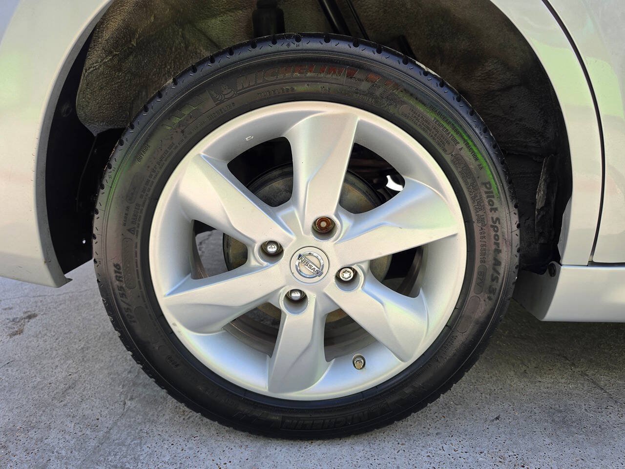 Used 2012 Nissan Versa Hatchback w/ SL Navigation Pkg FWD image 45